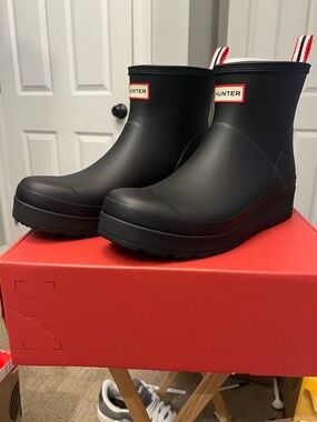 Hunter Black Play Short Boot. Matte Rain Boots with Red-Trim Pull Tabs